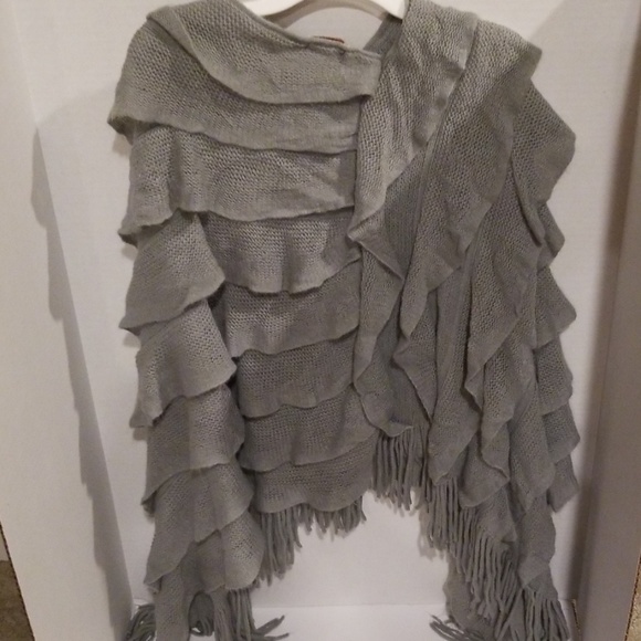 💥18 Collection Pantone Gray Poncho  O/S A21 - Picture 3 of 4